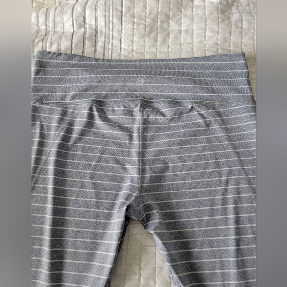 EUC! Athleta Salutation Leggings - XL - Picture 6 of 9